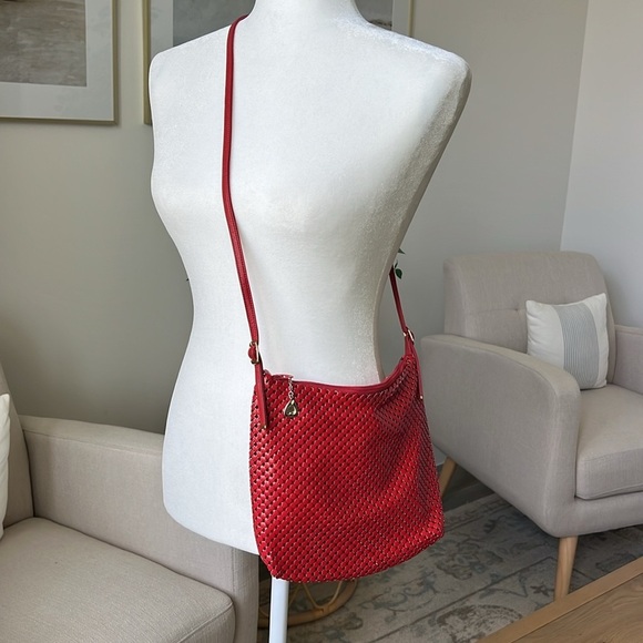 Vintage Whiting & David Red Mesh Crossbody Bag Gold Accents Sailboat Heart Charm - Picture 2 of 16